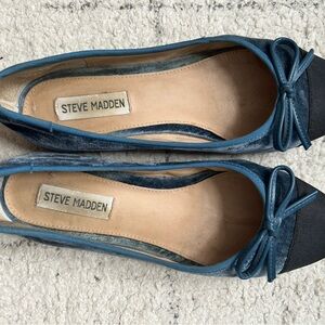 Steve Madden Black and Blue Cap Toe Ballet Flats